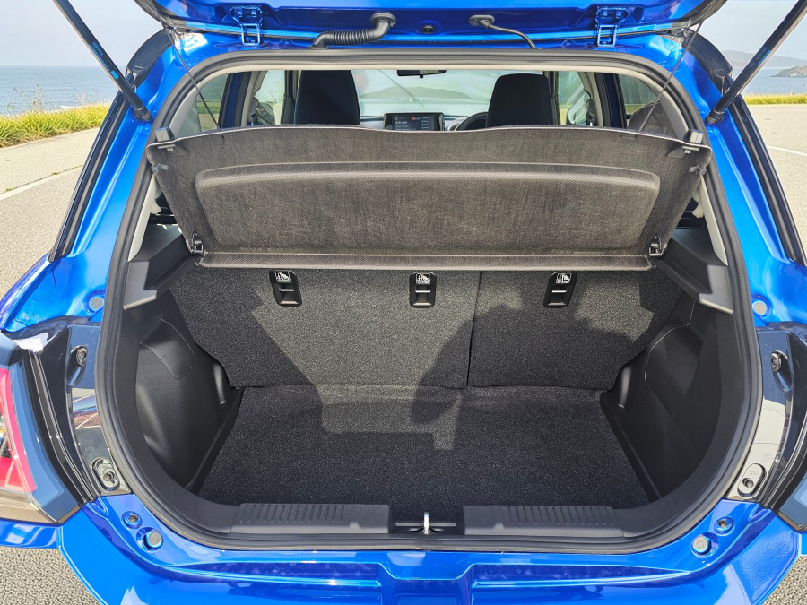 2025 Suzuki Swift UZ Hybrid Plus Hatch Image 6