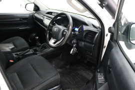 2017 Toyota HiLux GUN126R SR Cab chassis