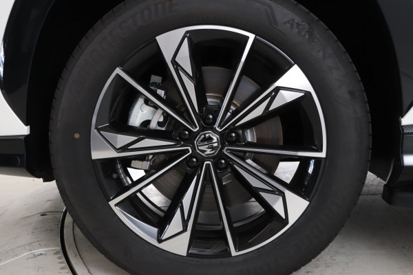 2026 MG HS Super Hybrid Essence SUV Image 6