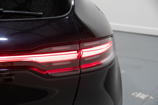 2022 Porsche Macan S SUV Image 10