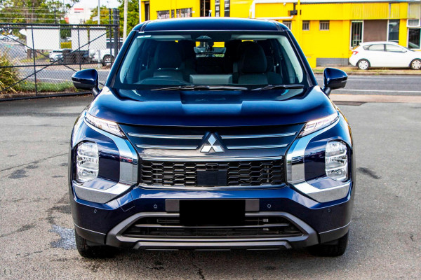 2026 Mitsubishi Outlander ZM ES SUV Image 3
