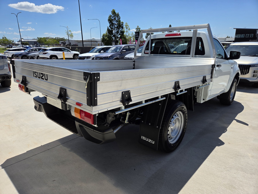 2026 Isuzu D-MAX RG SX High Ride Cab Chassis Image 3
