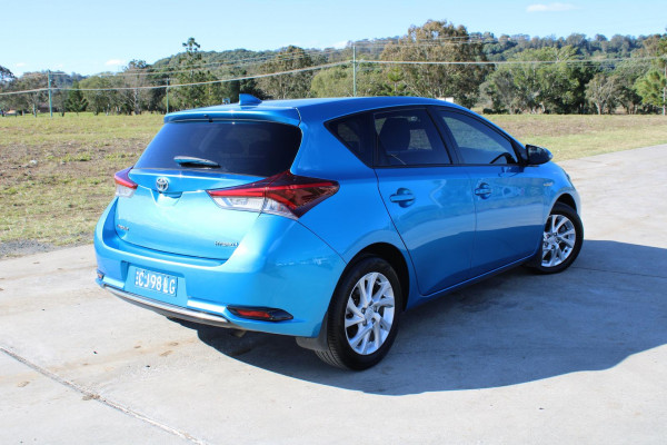 2016 Toyota Corolla ZWE186R Hybrid Hatch Image 4