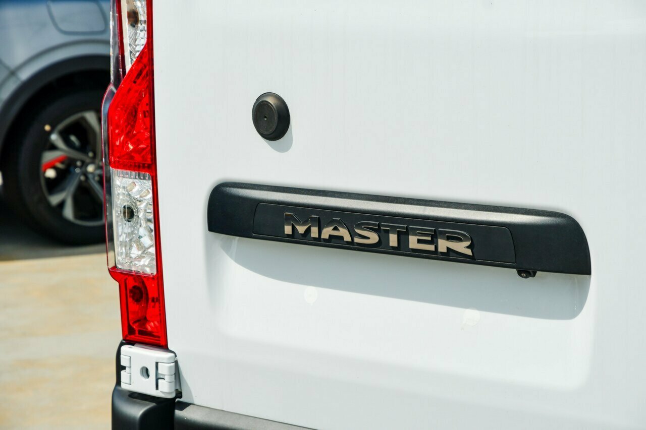 2022 Renault Master X62 ELWB Pro Van Image 7