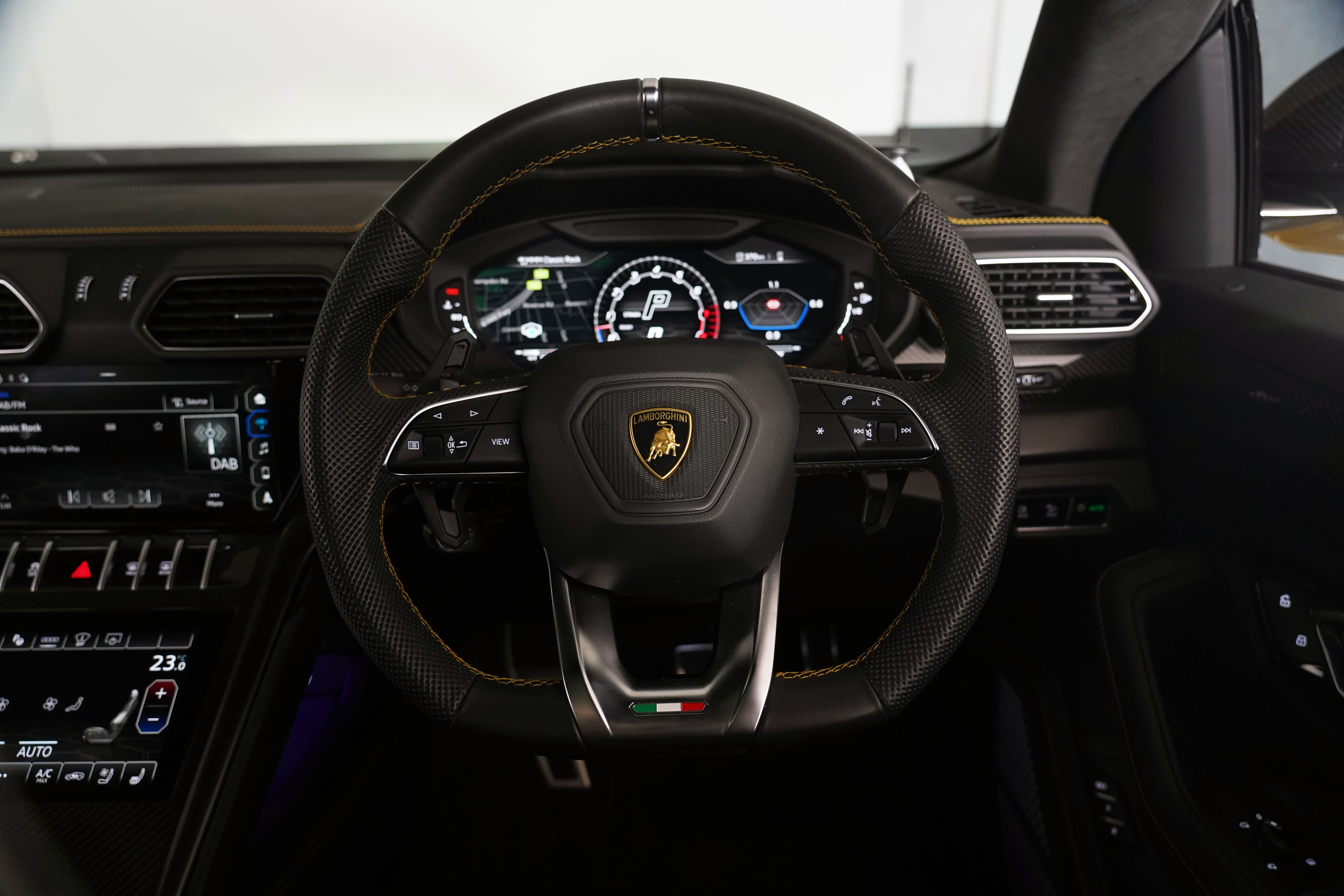 2022 Lamborghini Urus SUV Image 34