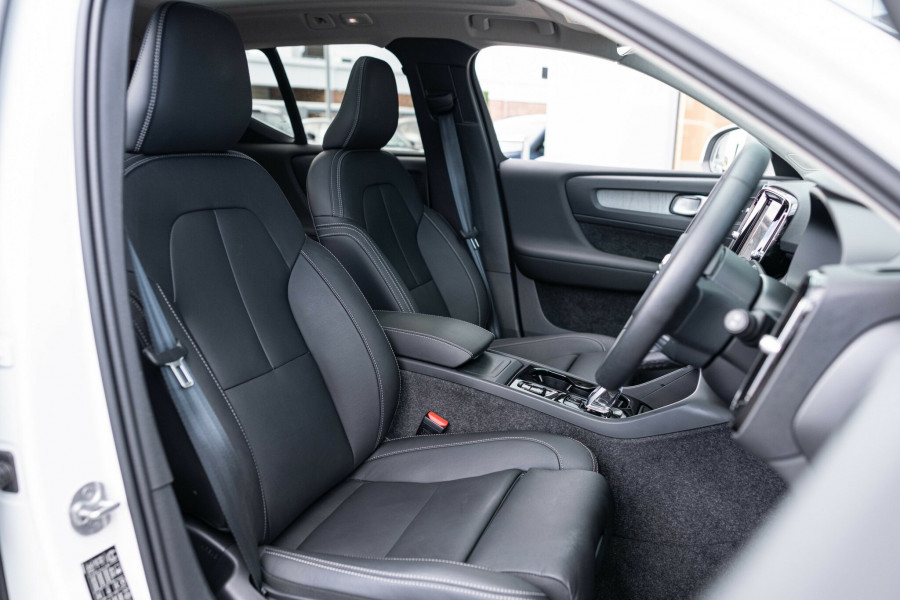 2025 MY26 Volvo XC40 XZ Ultra B4 Bright SUV Image 15