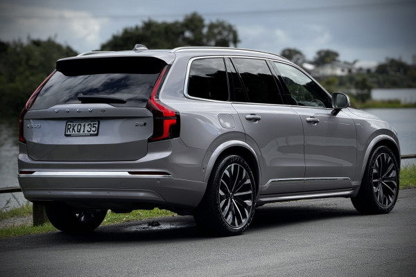 2025 Volvo XC90 L Series Ultra B5 Bright SUV Image 10
