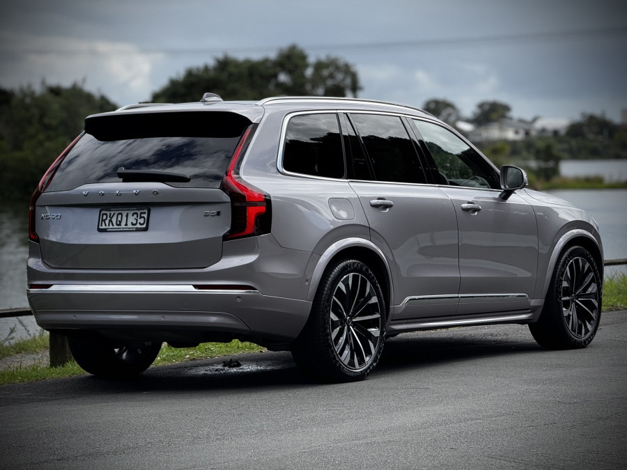 2025 Volvo XC90 L Series Ultra B5 Bright SUV Image 10