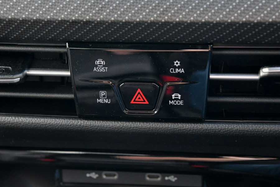 2024 Volkswagen Golf 8 110TSI R-Line Hatch Image 20