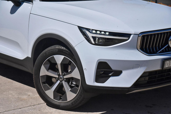 2024 MY25 Volvo XC40  Ultra B4 Bright SUV Image 2