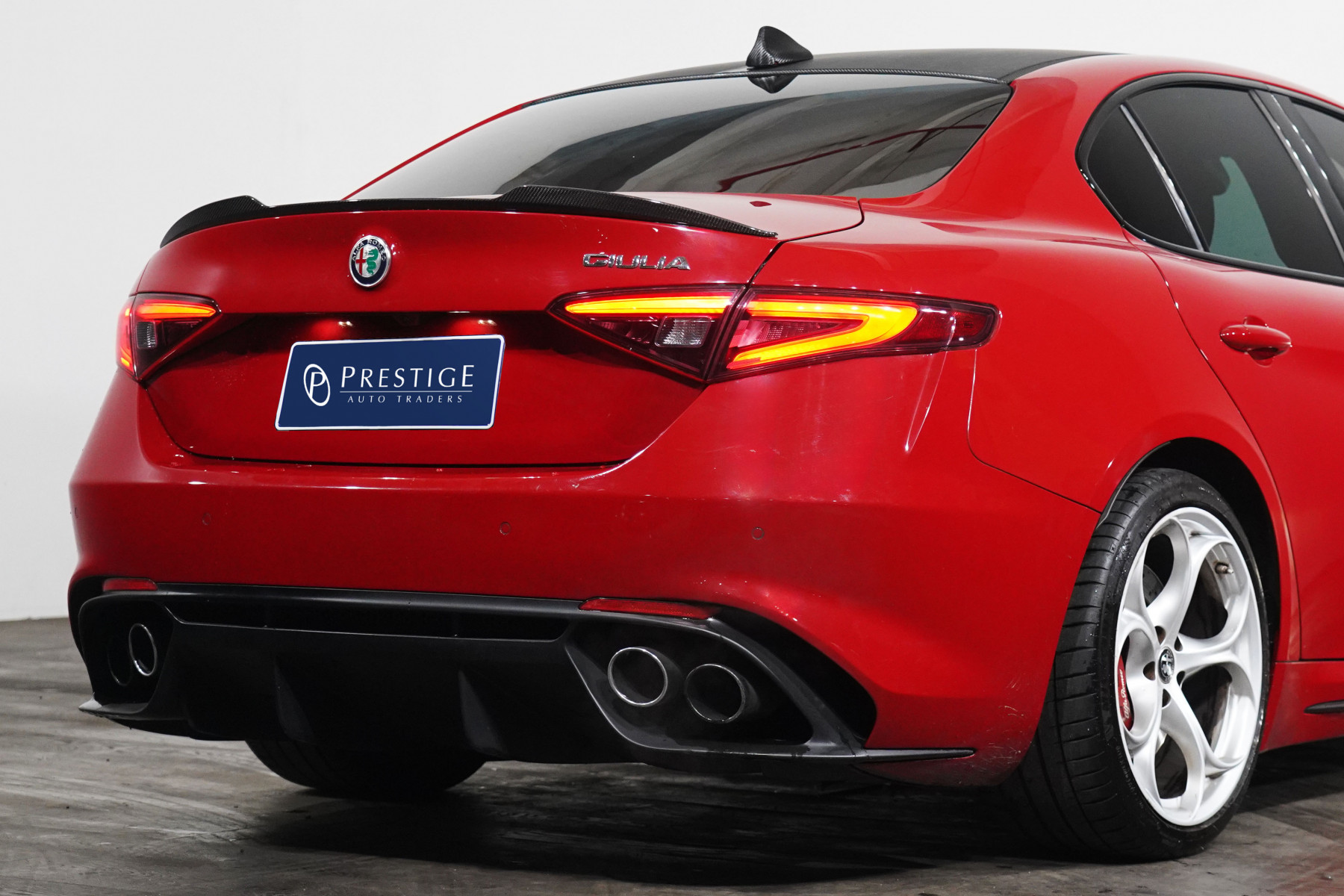 2017 Alfa Romeo Giulia Quadrifoglio (Qv) Sedan Image 8