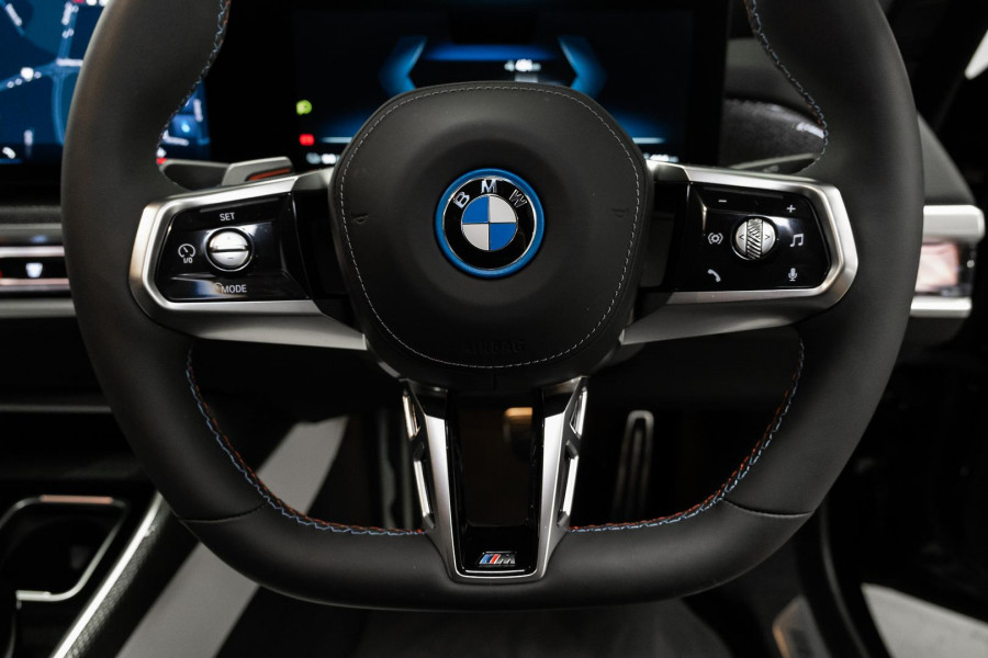 2024 BMW i7 G70 M70 xDrive Sedan