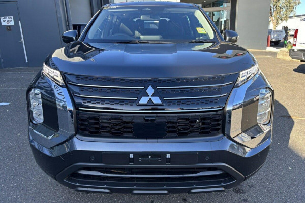 2024 Mitsubishi Outlander ZM ES SUV