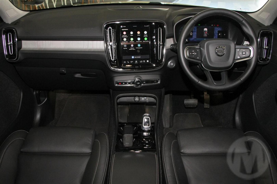 2026 Volvo XC40 XZ Ultra B4 Bright SUV Image 6