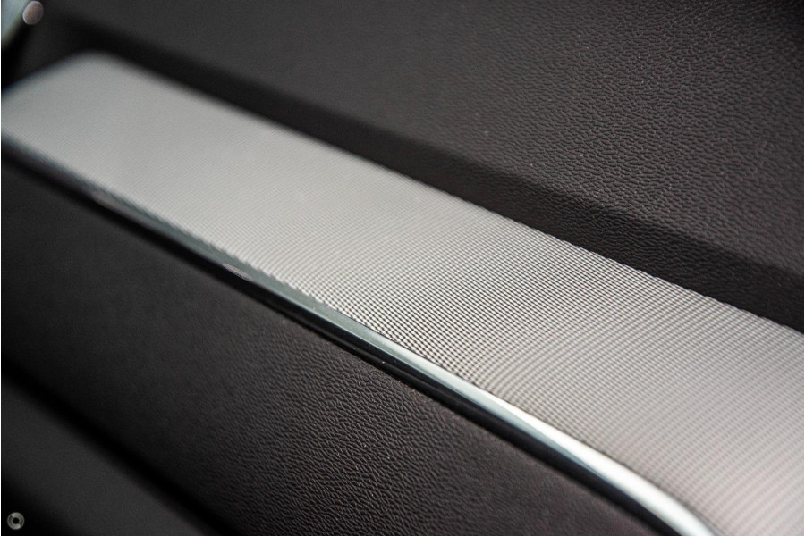2025 Volvo XC60 UZ Plus T8 Plug-in Hybrid SUV Image 14