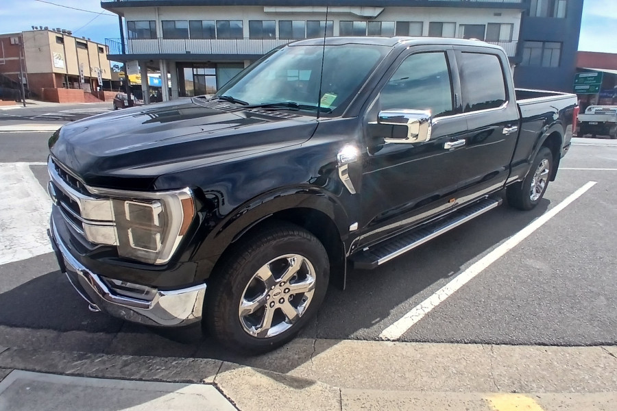 2023 Ford F-150 No Series Lariat Dual Cab Image 7