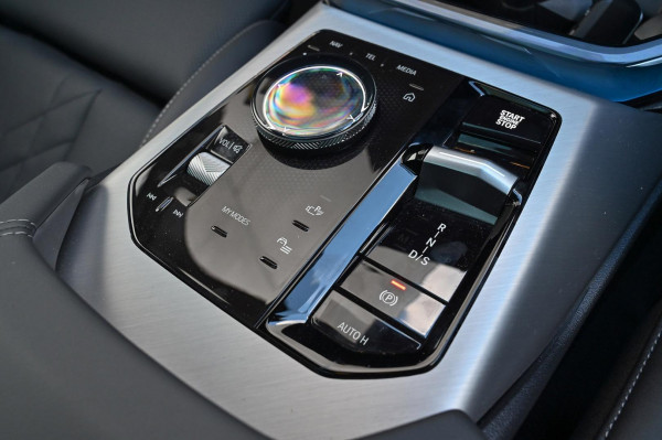 2025 BMW X3 G45 30e xDrive SUV image 18
