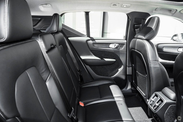 2025 MY26 Volvo XC40 XZ Ultra B4 Bright SUV Image 5