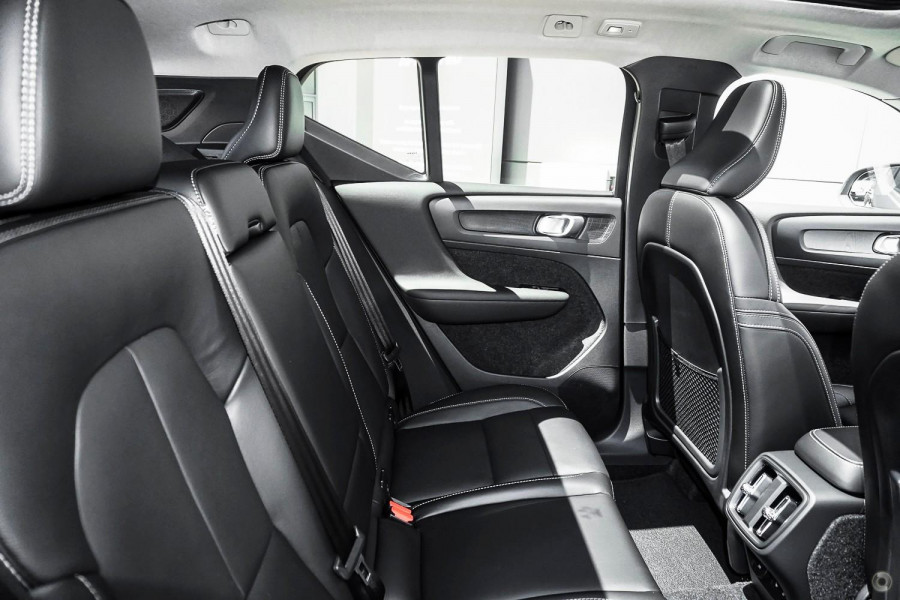 2025 MY26 Volvo XC40 XZ Ultra B4 Bright SUV Image 5