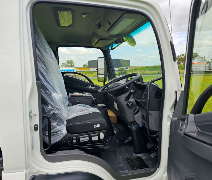 2025 Isuzu FRR 110-240 AM D53 Cab Chassis Image 13