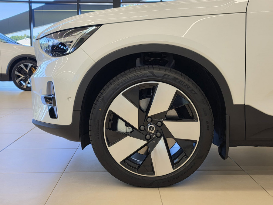2026 Volvo EX40  Ultra Single Motor Extended Range SUV Image 8