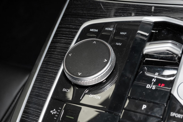 2025 BMW X7 G07 LCI xDrive40i M Sport SUV image 14