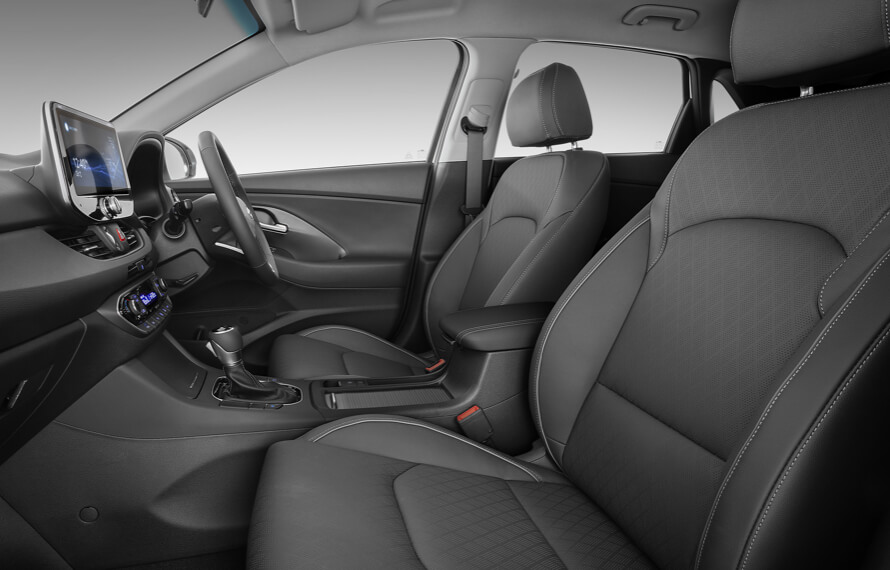 i30 Hatch Leather appointed-interior.<sup>[P3]</sup>