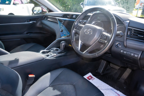 2019 Toyota Camry SX Sedan Image 9