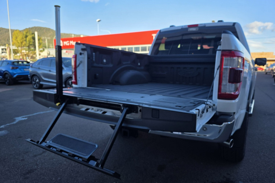 2023 Ford F-150 No Series Lariat Dual Cab Image 9