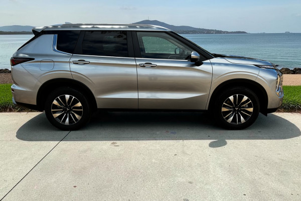 2025 Mitsubishi Outlander ZM LS SUV Image 7