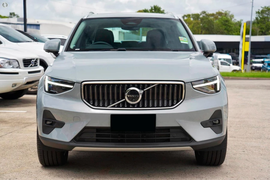 2025 MY26 Volvo XC40 XZ Ultra B4 Bright SUV Image 2