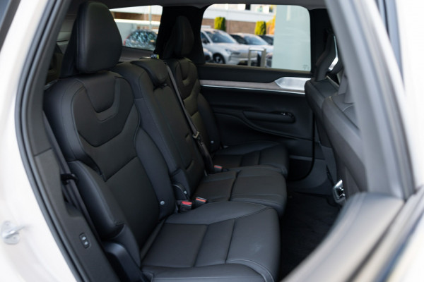 2025 Volvo EX90  Plus Twin Motor SUV Image 16