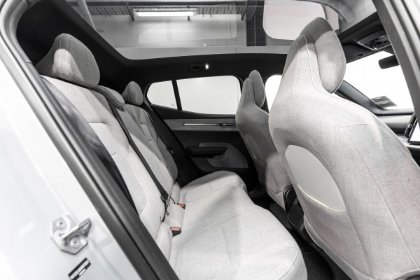2026 Volvo EX30  Single Motor Extended Range Ultra SUV Image 19