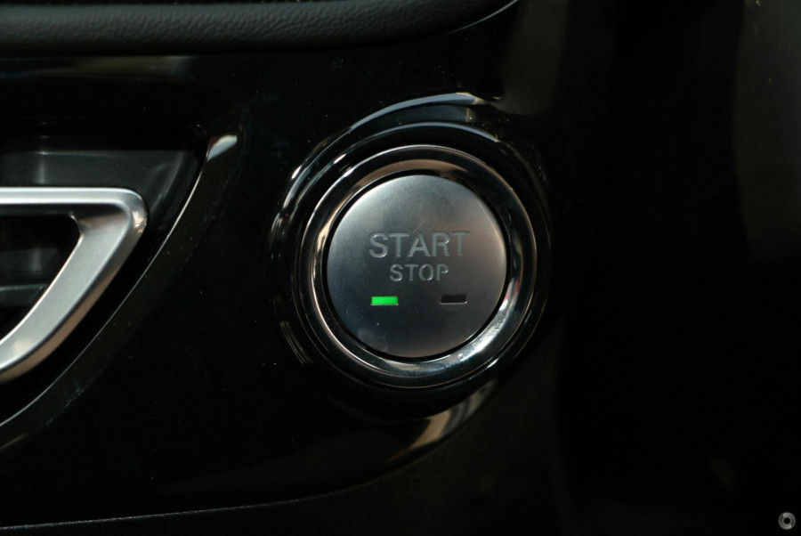 2024 MY24.5 MG HS AS33 Essence SUV Image 14