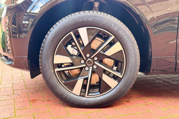 2025 Volvo XC60 UZ Plus T8 Plug-in Hybrid SUV Image 19