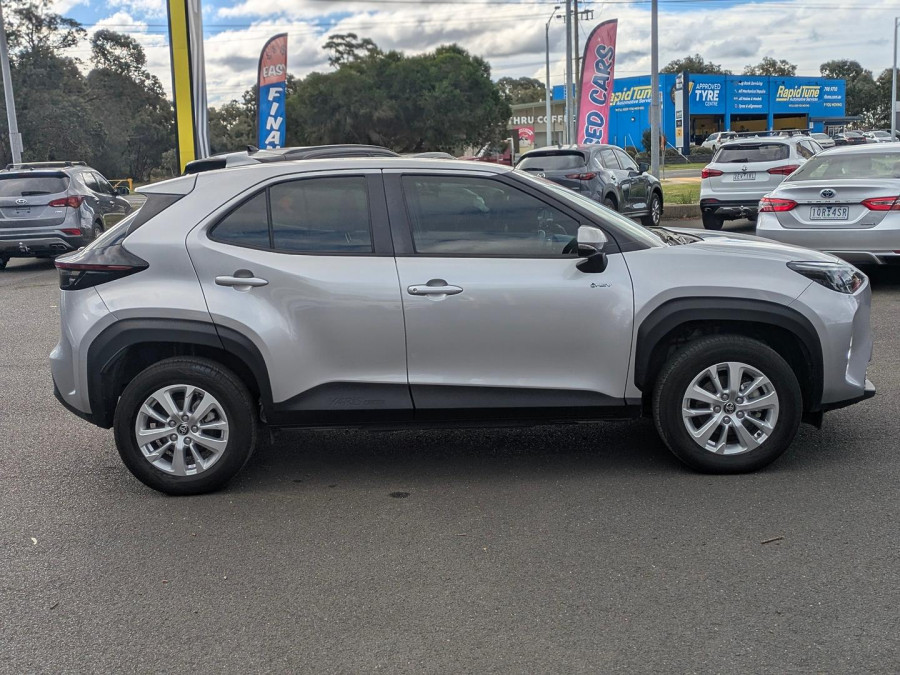 2024 Toyota Yaris Cross MXPJ10R GX SUV Image 8