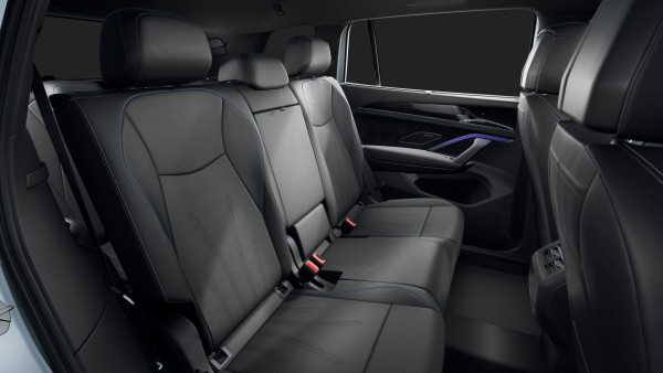 2025 MY26 Volkswagen Tayron R4 195TSI R-Line SUV image 10