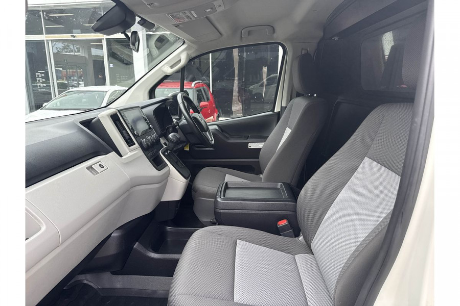 2021 Toyota HiAce GDH300R Van Image 18