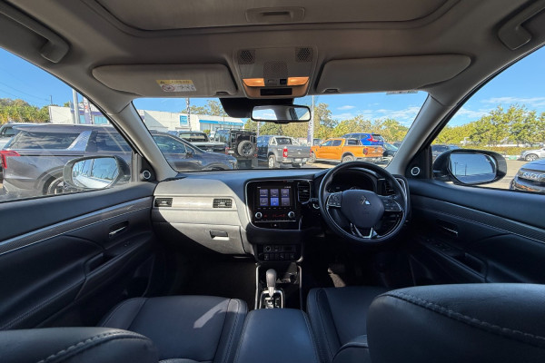 2021 Mitsubishi Outlander ZL Exceed SUV Image 14