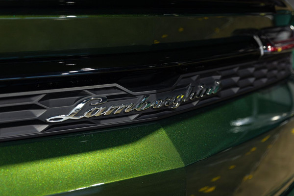 2025 Lamborghini Urus 636 SE SUV Image 38