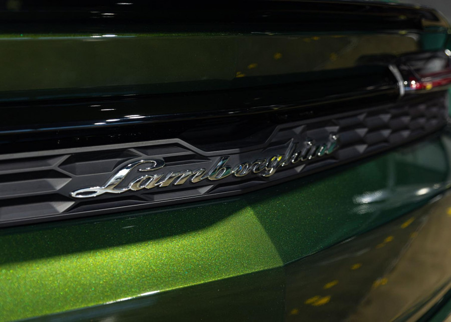 2025 Lamborghini Urus 636 SE SUV Image 38
