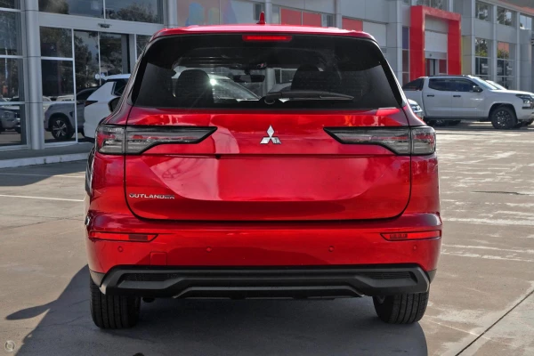 2025 Mitsubishi Outlander ZM ES SUV Image 3