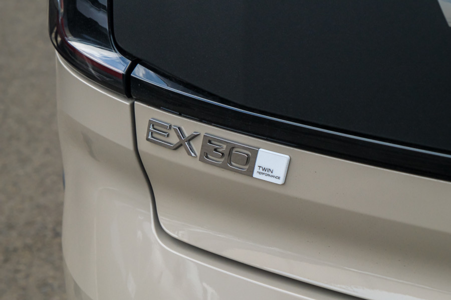 2026 Volvo EX30 Cross Country  Ultra Twin Motor Performance SUV Image 20