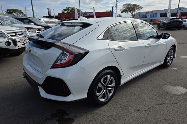 2018 Honda Civic 10th Gen VTi Hatch Image 6