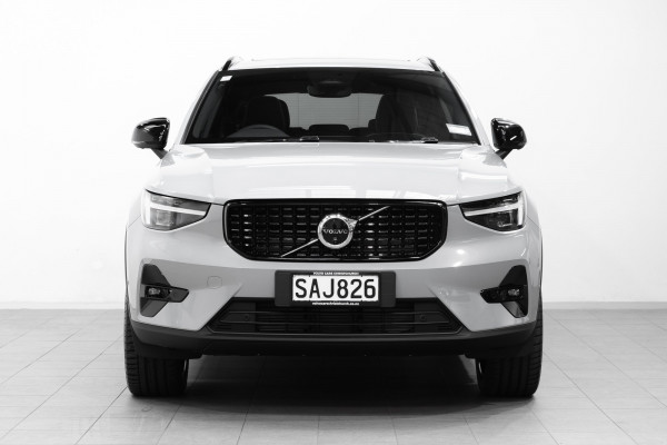 2026 Volvo XC40 XZ Ultra B4 Dark SUV Image 2