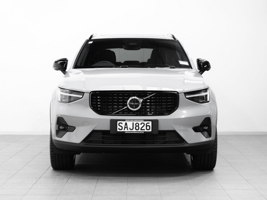 2026 Volvo XC40 XZ Ultra B4 Dark SUV Image 2