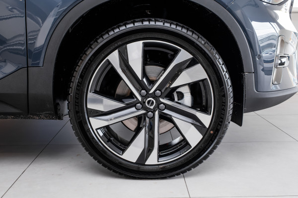 2026 Volvo XC40 XZ Ultra B4 Dark SUV Image 23