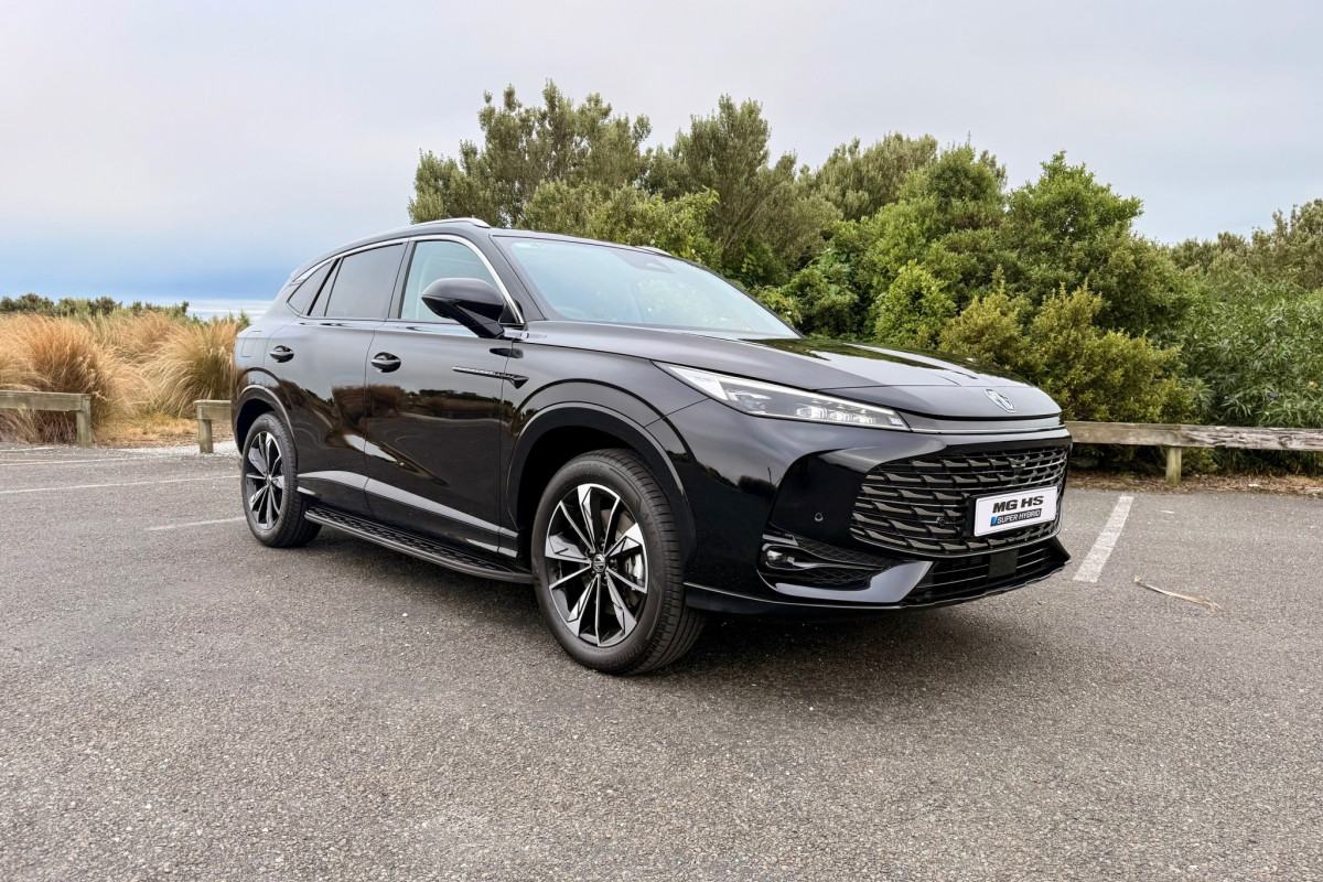 2026 MY25 MG HS AS33 Super Hybrid Essence SUV