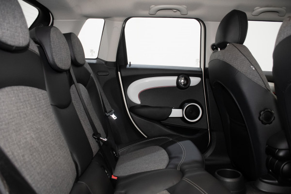 2015 MINI Cooper S Hatch image 3