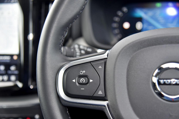 2025 Volvo XC60 UZ Plus B5 SUV Image 12